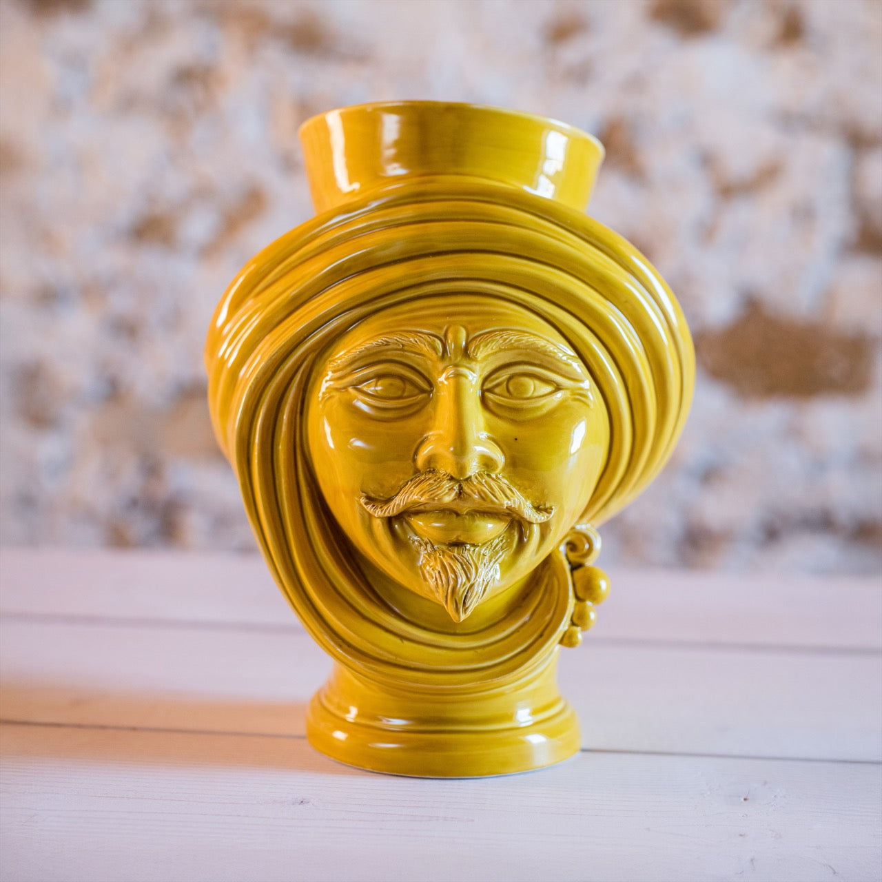 testa-di-moro-uomo-h-30-senape-ceramica-monocromatica-moderna-ceramiche-di-caltagirone-sofia-3 - Moorish Head