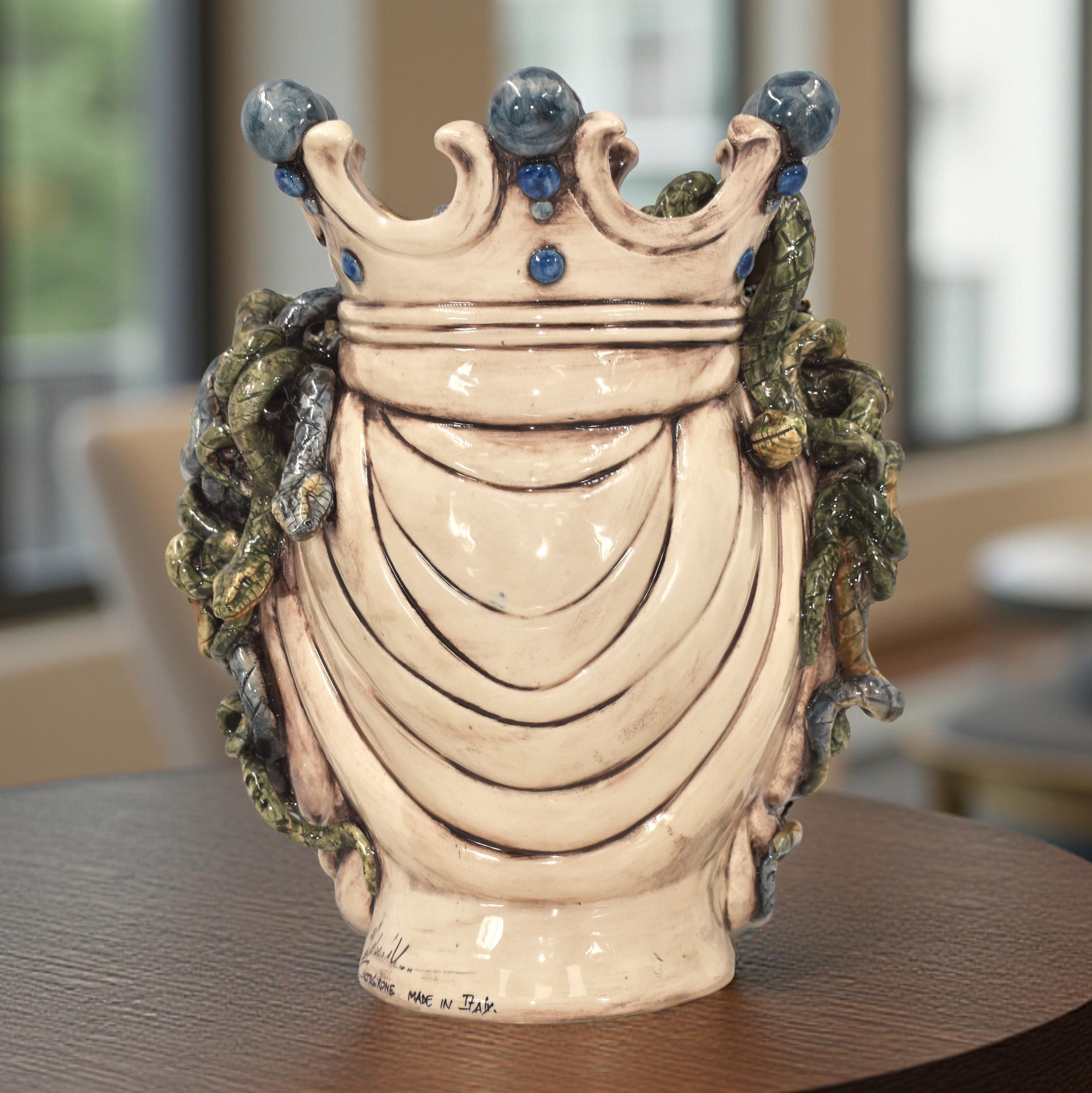 testa-h-38-medusa-madreperla-antichizzato-con-perline-blu-ceramiche-di-caltagirone-sofia-3_x1920_b207b049-fb11-4674-8739-568669d2258a - Moorish Head
