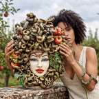 Testa Medusa h 50 cm - con Mele, Madreperla Antichizzato | Ceramica Caltagirone