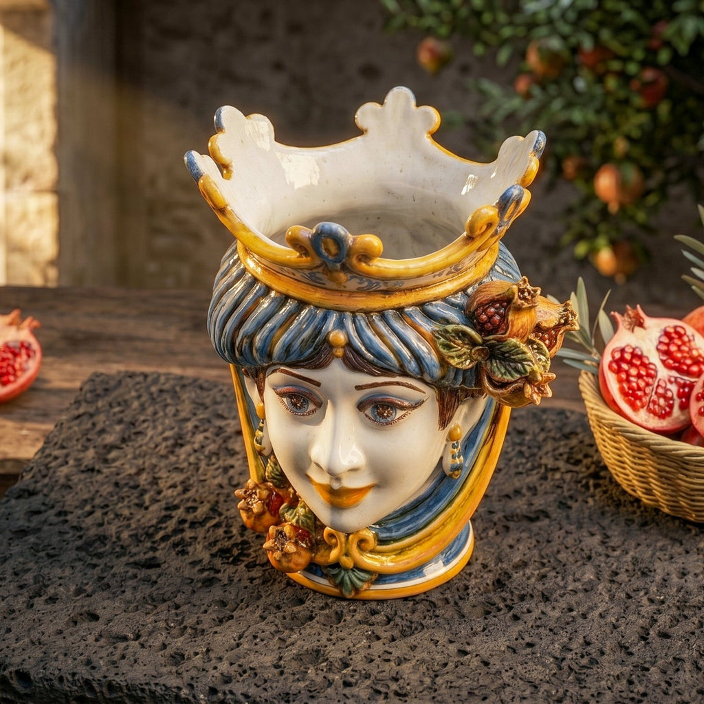 Testa di Moro con Melograni, Donna, Blu e Arancio, corona. Ceramica siciliana di Caltagirone, Sofia