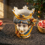 Testa di Moro con Melograni, Donna, Blu e Arancio, corona. Ceramica siciliana di Caltagirone, Sofia