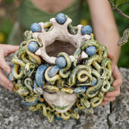 Medusa head with blue beads seen from above: the crown and the inside of the vase