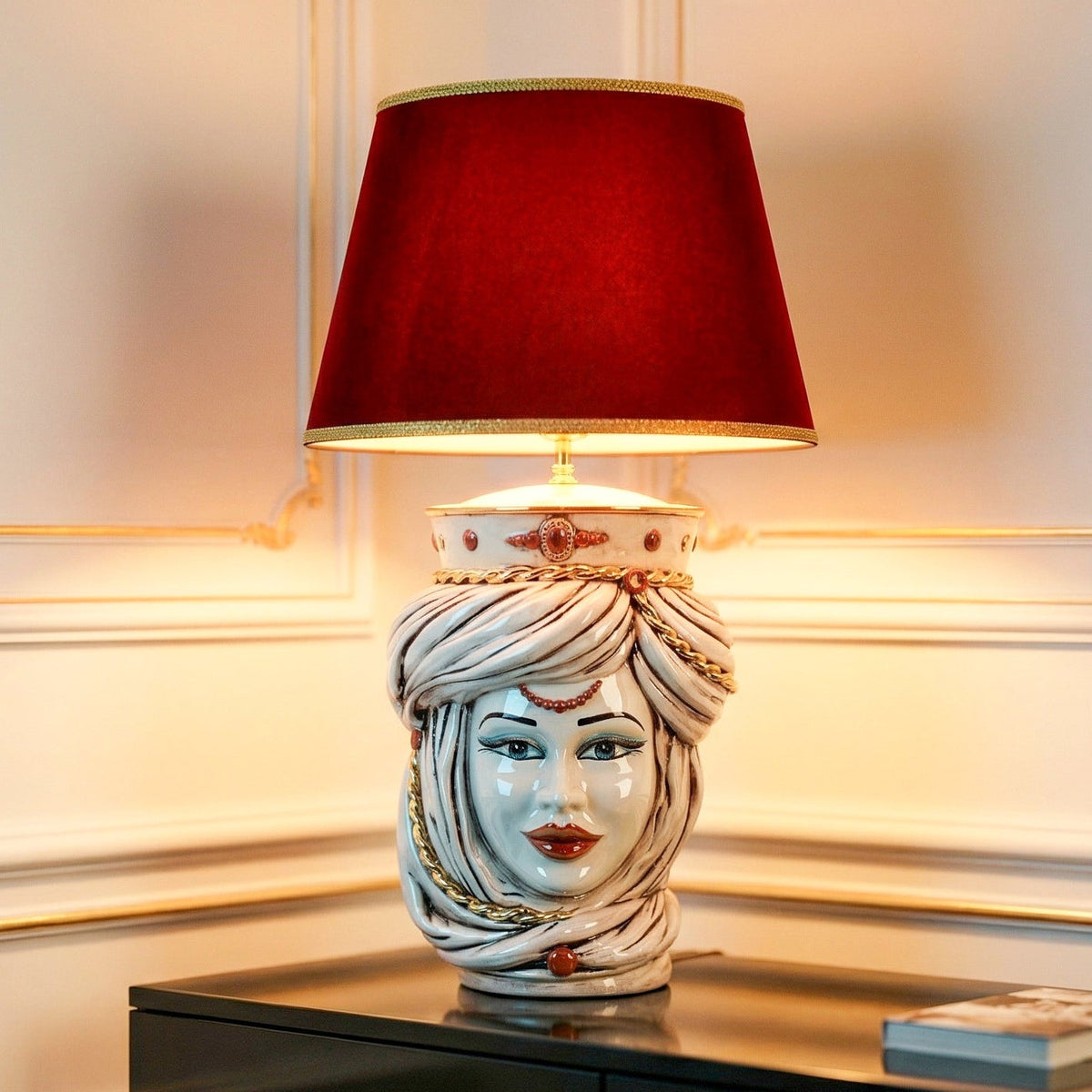 Lume a Testa Tuareg con Corona h 70 cm (ceramica h 40 cm, Paralume in Tessuto Ø 45 cm) - Donna, Madreperla Antichizzato Oro e Lustri