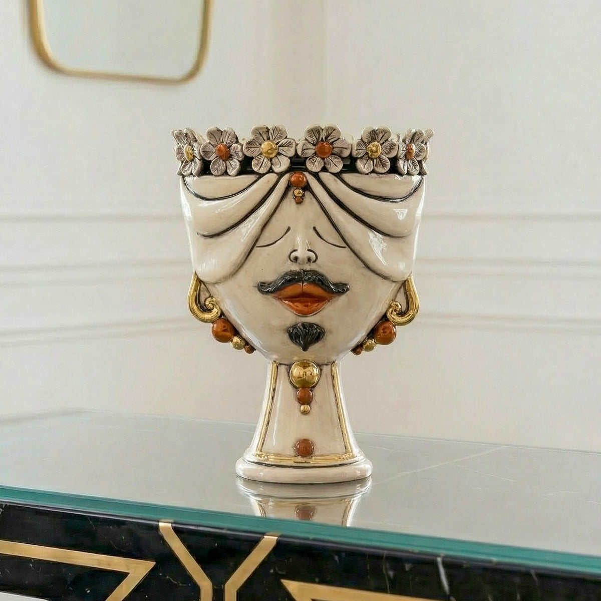 Testa Zahira con Fiori, Uomo, Madreperla Antichizzato Oro e Lustri, oro zecchino. Ceramiche Sofia, Caltagirone