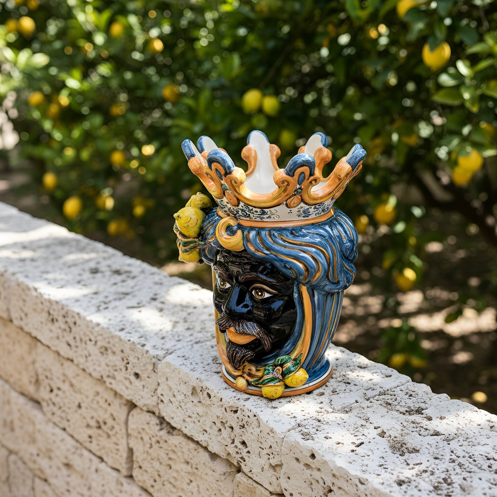 Testa di Moro con Limoni, Maschio Moro, Blu e Arancio. Ceramica siciliana di Caltagirone, Sofia