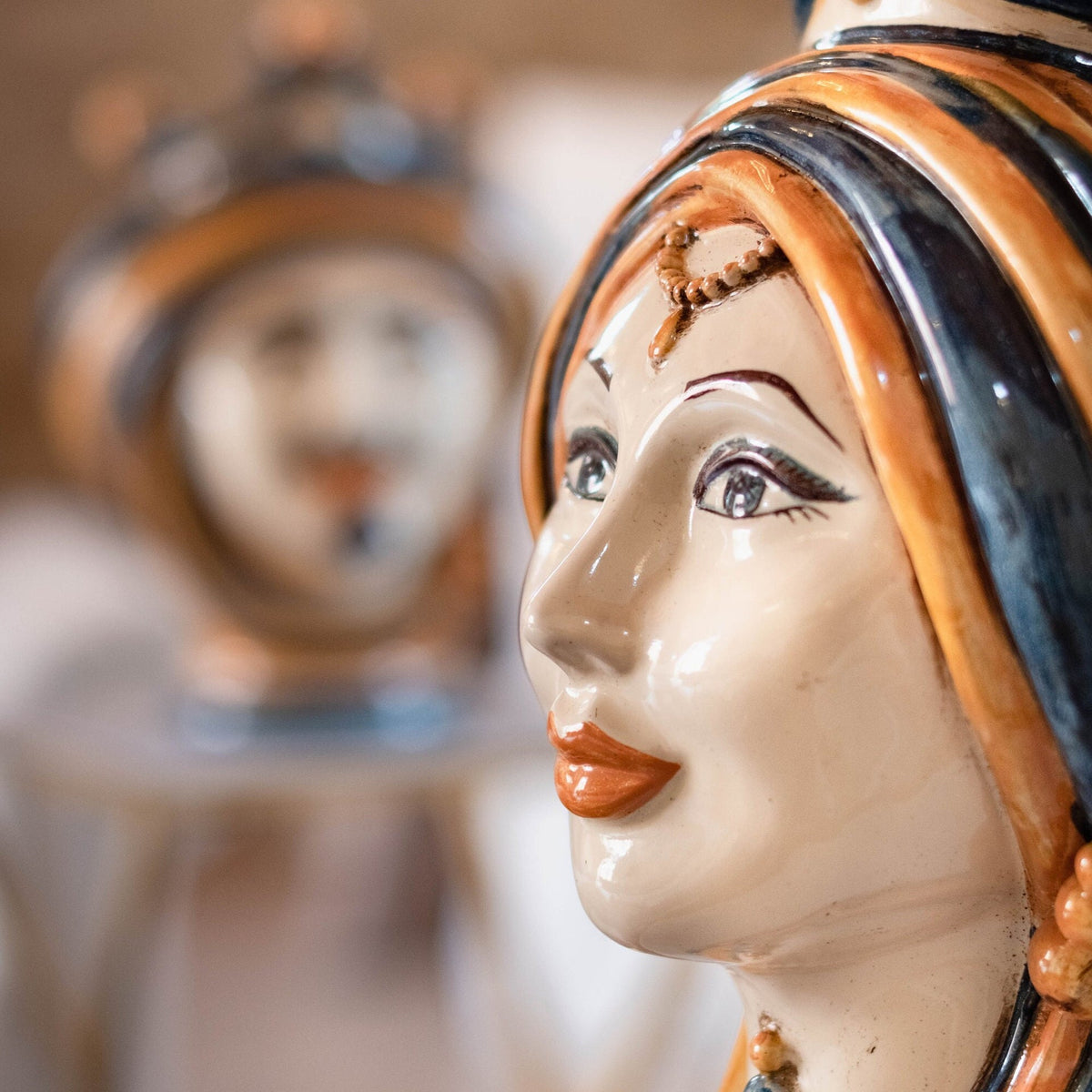 Testa di Moro, Blu e Arancio. Ceramica siciliana di Caltagirone, Sofia