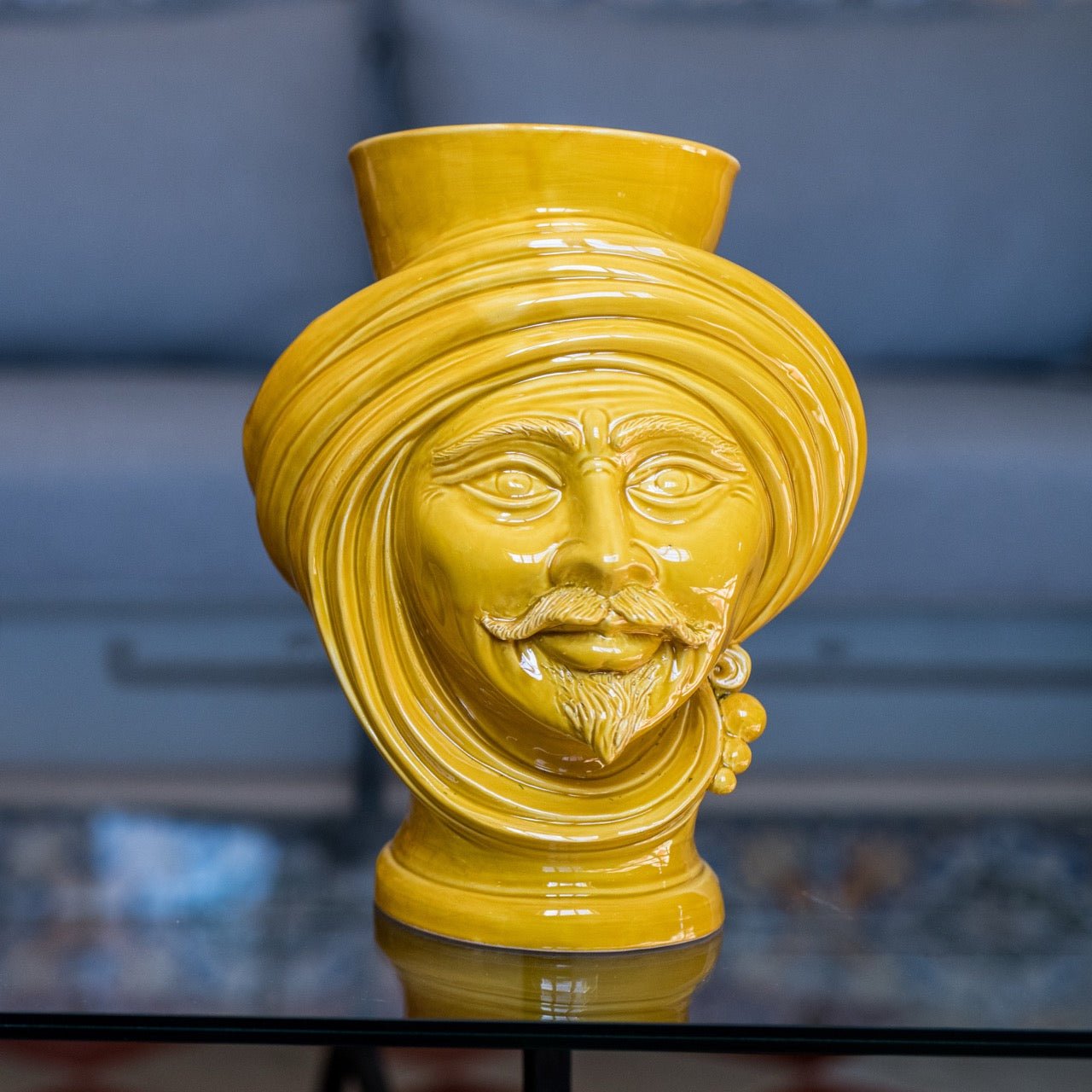 testa-di-moro-uomo-h-30-senape-ceramica-monocromatica-moderna-ceramiche-di-caltagirone-sofia-1 - Moorish Head