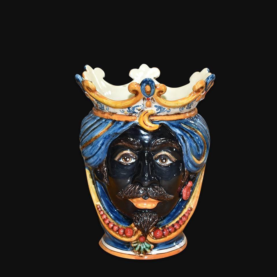 Ceramica di Caltagirone fatta a mano con volto regale e corona colorata