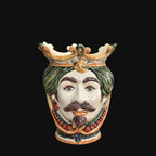 Ceramica di Caltagirone fatta a mano con volto regale e corona, arte tradizionale siciliana