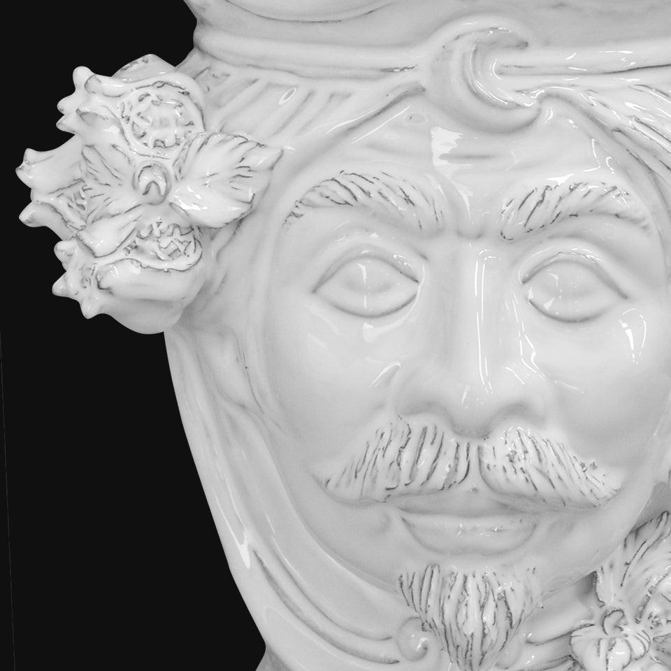 Ceramiche di Caltagirone fatti a mano con volto barbuto e fiore laterale, design tradizionale