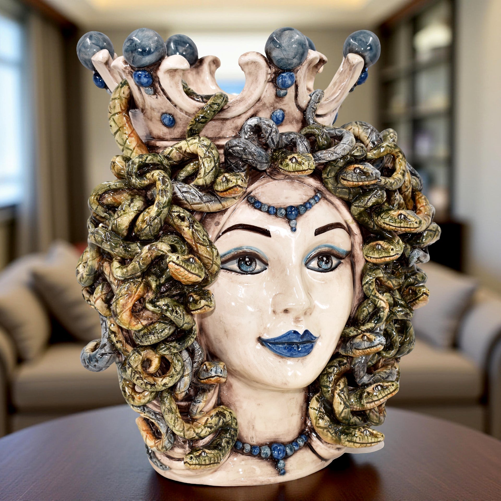 Testa h 38 medusa Madreperla Antichizzato con perline blu - Ceramiche di Caltagirone Sofia