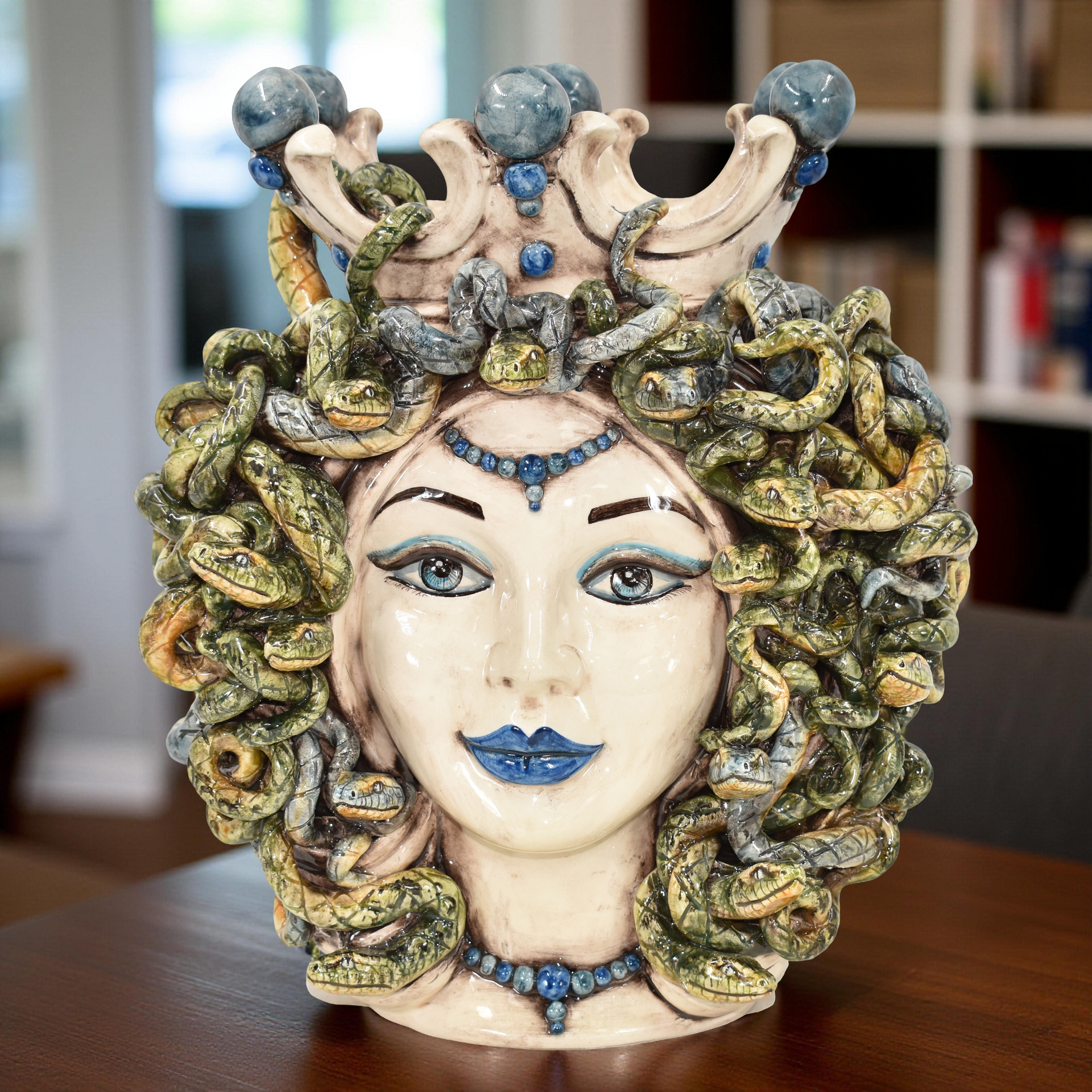 testa-h-38-medusa-madreperla-antichizzato-con-perline-blu-ceramiche-di-caltagirone-sofia-5_x1920_cc5b275a-24f1-4293-9eef-45b8dcfd0bbb - Moorish Head