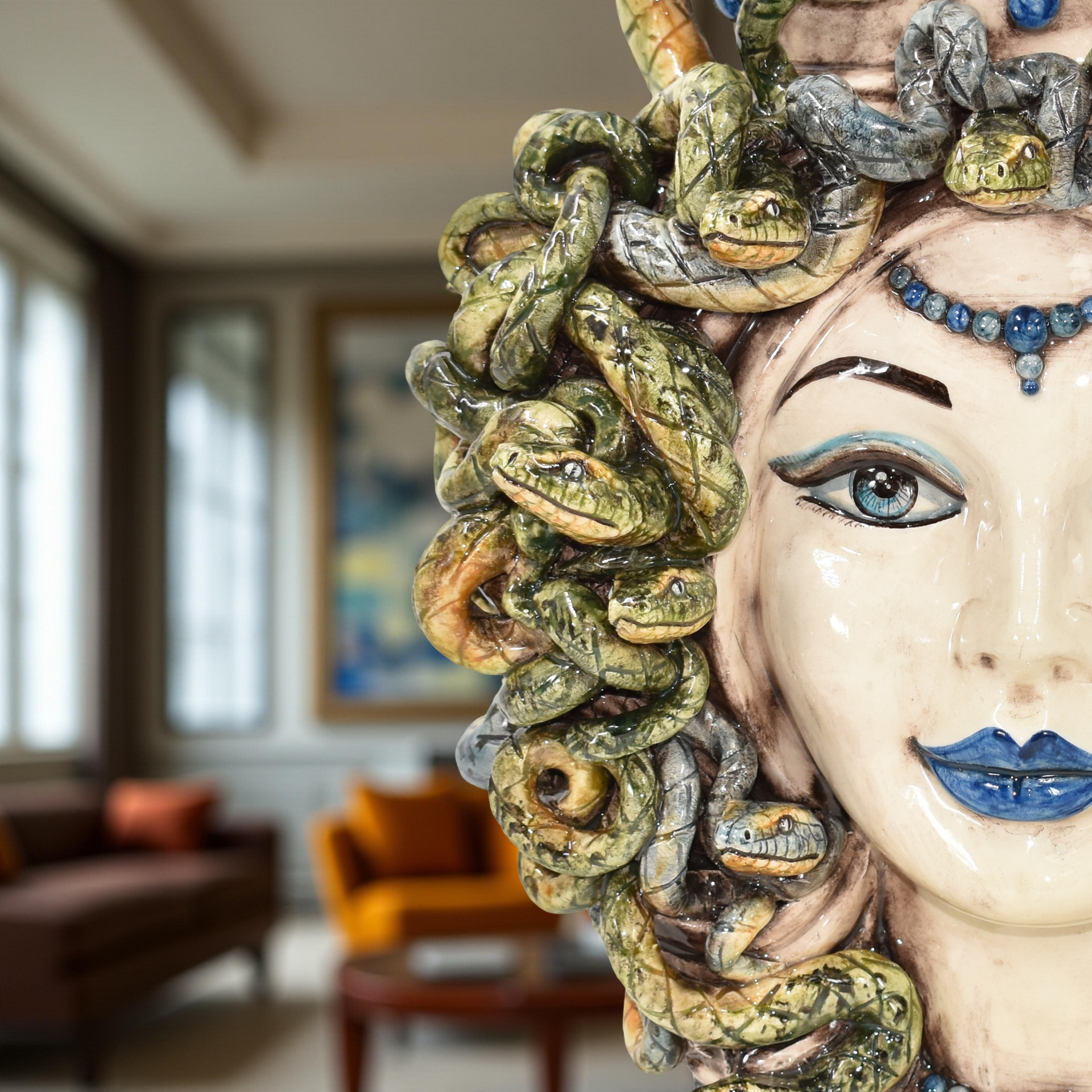 testa-h-38-medusa-madreperla-antichizzato-con-perline-blu-ceramiche-di-caltagirone-sofia-6_x1920_20ec2055-886c-4e0c-946d-e9de4ce9e541 - Moorish Head