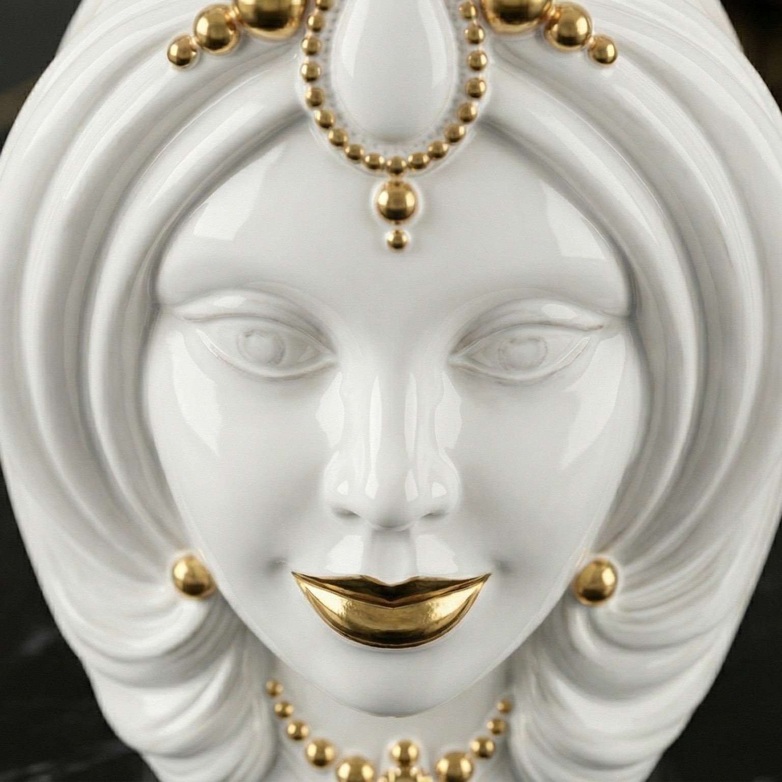 Testa h 38 white/gold s/espressione labbra oro femmina
