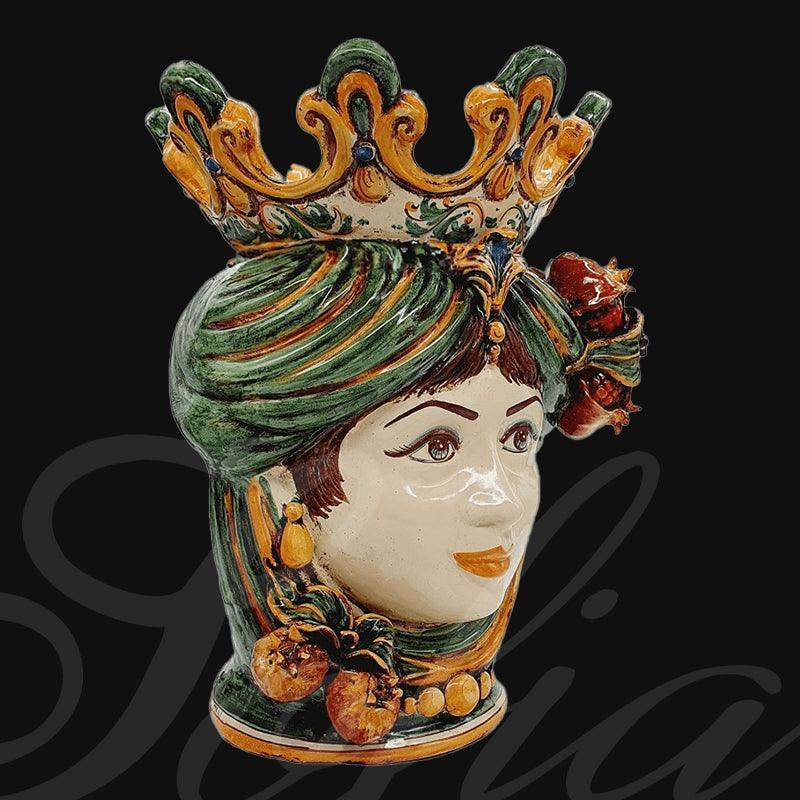 Ceramiche di Caltagirone fatti a mano: testa femminile con corona e decori colorati, arte tradizionale siciliana