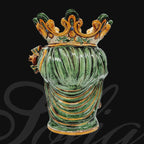 Ceramica di Caltagirone fatta a mano con corona decorata, verde e oro, stile tradizionale siciliano