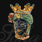 Ceramiche di Caltagirone fatti a mano con volto nero, corona e fiori colorati