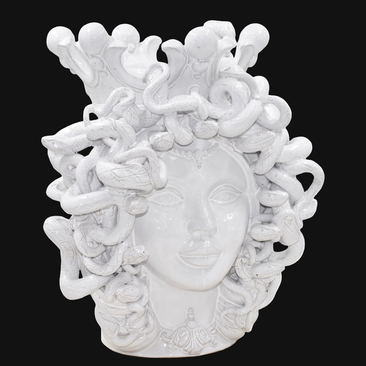 Testa Medusa, White Line, chioma di serpenti, mito greco. Ceramica siciliana di Caltagirone, Sofia